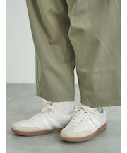 ラインスニーカー