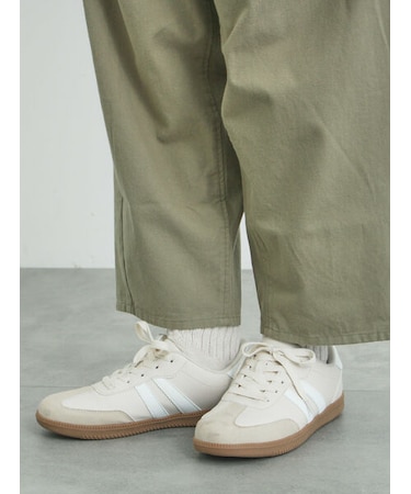 ラインスニーカー