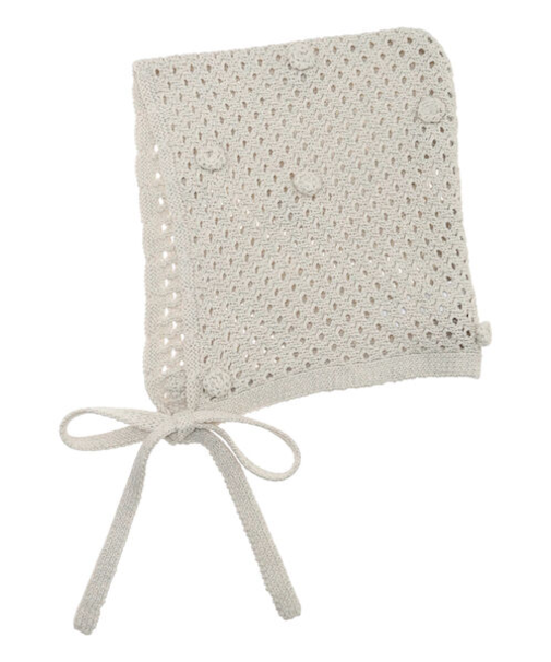 ポンポン付きボンネット