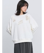 くり抜き刺繍スウェット