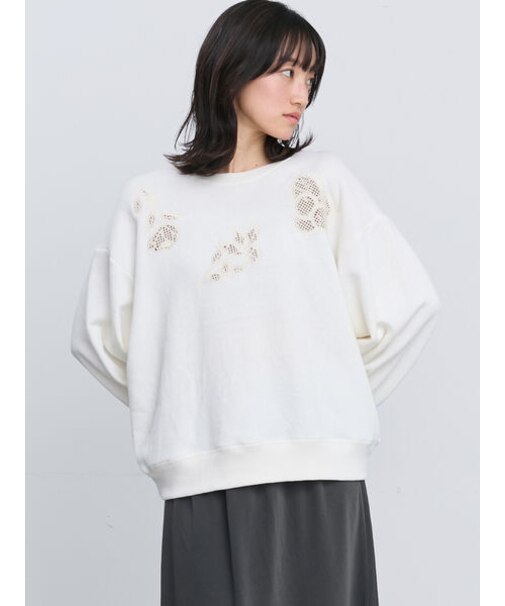 くり抜き刺繍スウェット