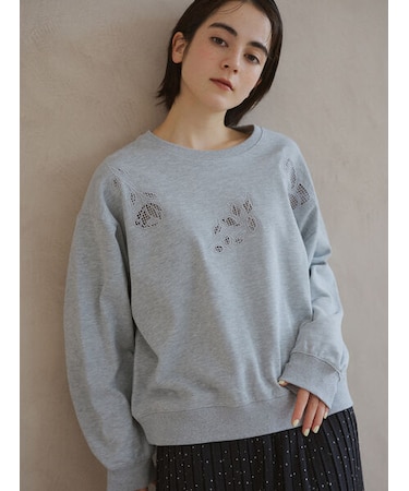 くり抜き刺繍スウェット