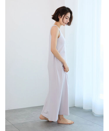 【Essentials】ワンポイント刺繍ロングワンピース