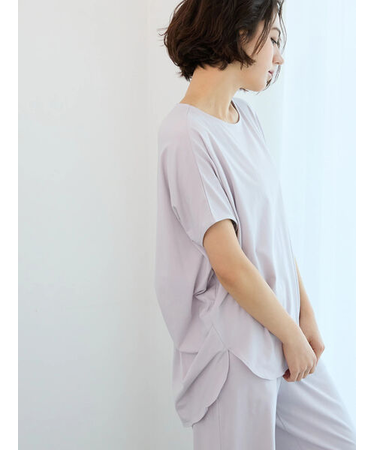 【Essentials】ワンポイント刺繍デザインプルオーバー