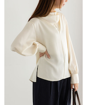 ドレープネックブラウス《2025Autumn catalog vol.2 item》