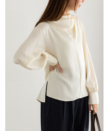 ドレープネックブラウス《2025Autumn catalog vol.2 item》