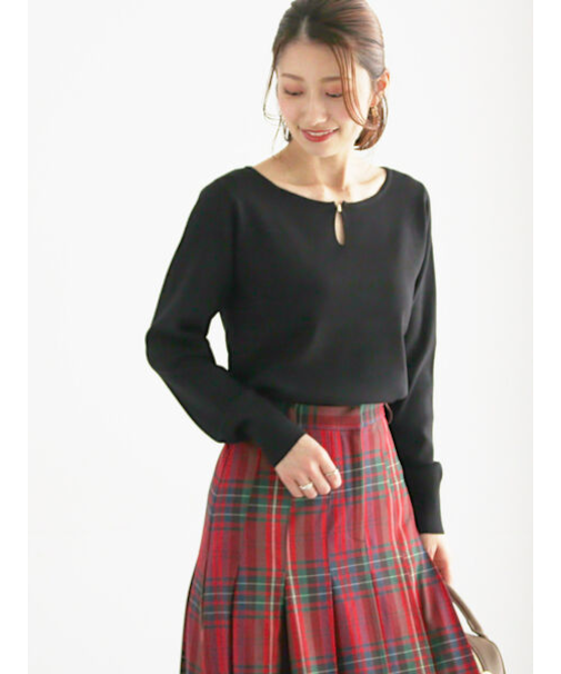 スクエアチャームキーネックプルオーバー