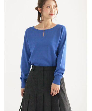 スクエアチャームキーネックプルオーバー