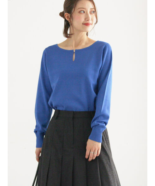 スクエアチャームキーネックプルオーバー