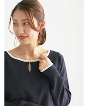 スクエアチャームキーネックプルオーバー