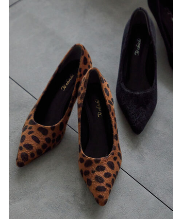 ポインテッドパンプス