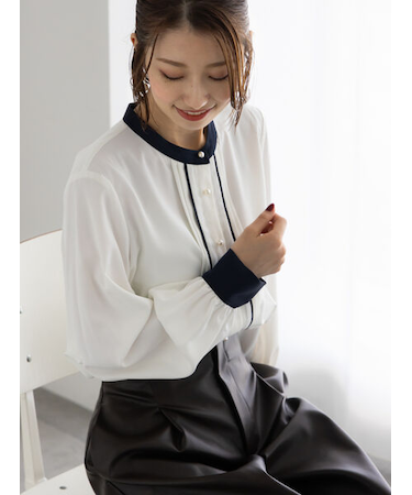 パール釦フロントタックブラウス