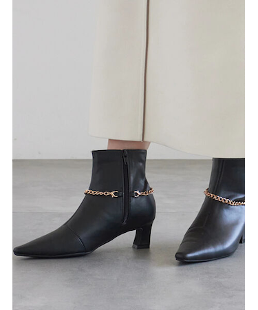 チェーンアクセントブーツ