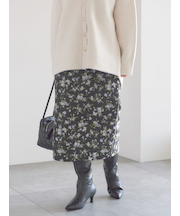 ジャガードIラインミドルスカート