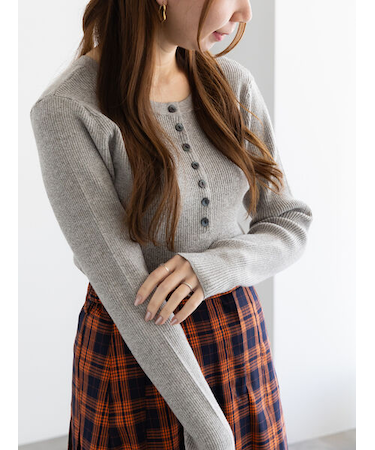 ヘンリーネックマーブルニット