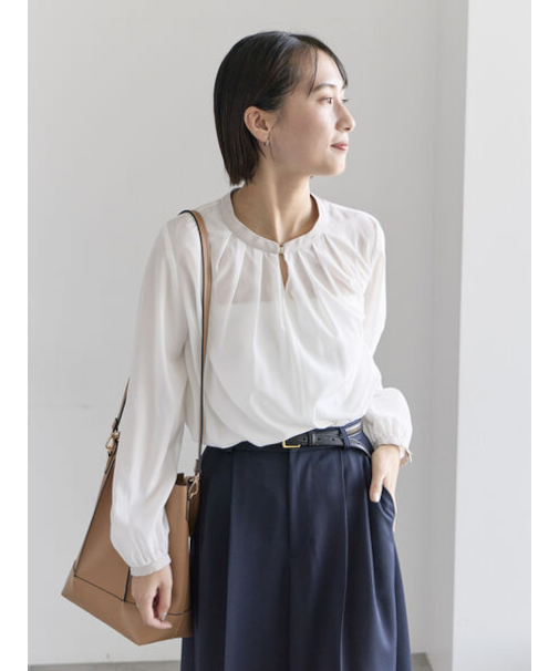 スクエアチャームフロントタックブラウス
