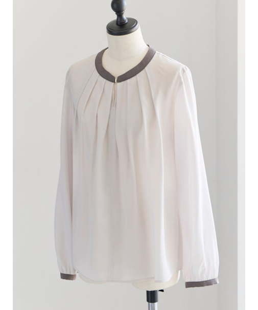 スクエアチャームフロントタックブラウス