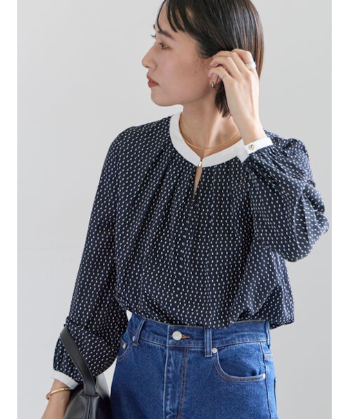 スクエアチャームフロントタックブラウス