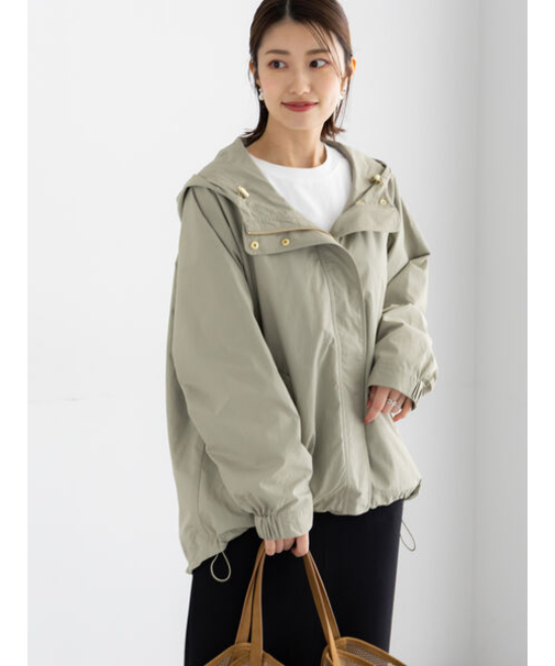 ナイロンマウンテンパーカー