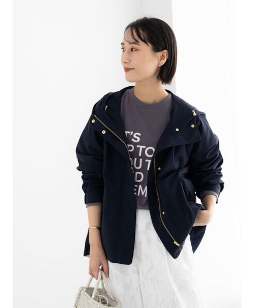 ナイロンマウンテンパーカー