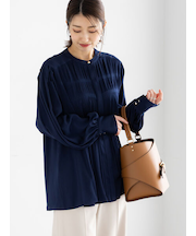 プリーツサテンブラウス