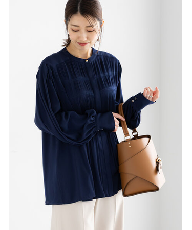 プリーツサテンブラウス