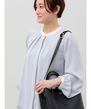 パール釦配色タックブラウス