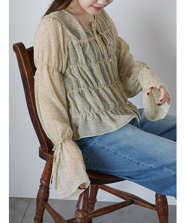 小花柄リボンシャーリングブラウス