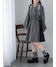 グレー