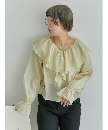 シアーラッフルブラウス
