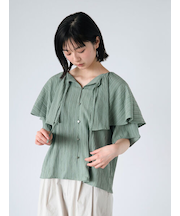 シワ加工ケープカラーブラウス