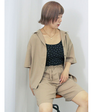 オープンカラーシャツ