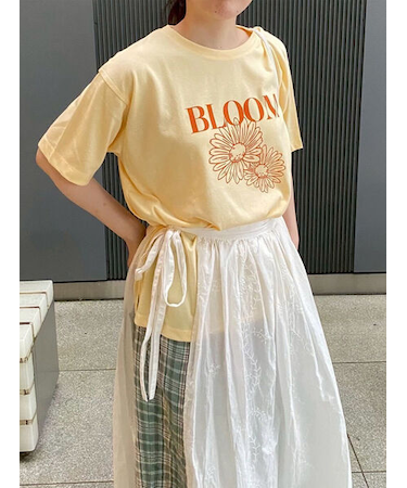 花モチーフTシャツ