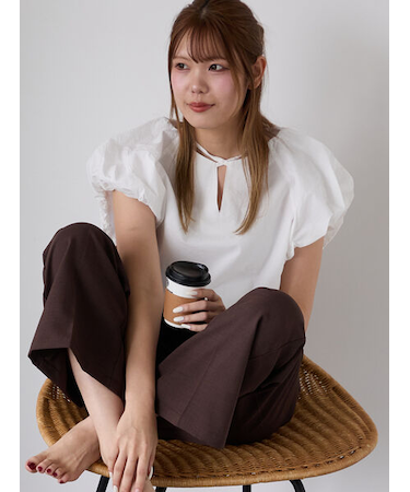 キーネックバルーンスリーブブラウス