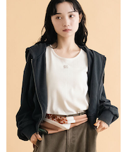 ショート丈ジップパーカー