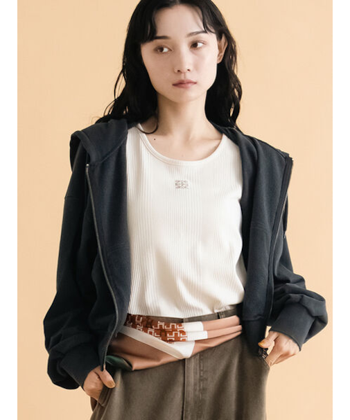 ショート丈ジップパーカー