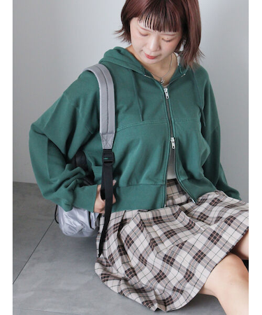 ショート丈ジップパーカー