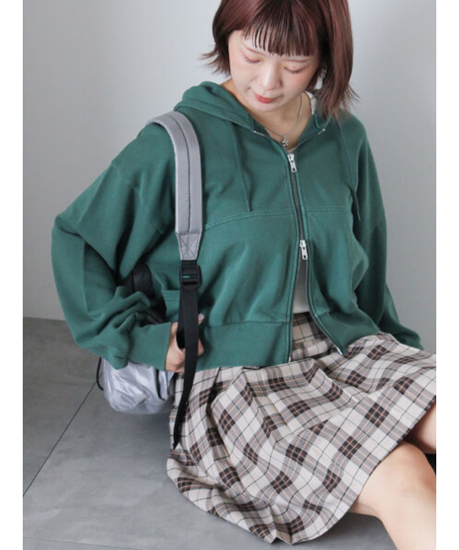 ショート丈ジップパーカー