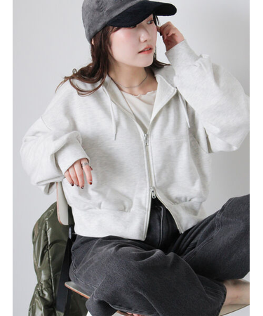 ショート丈ジップパーカー