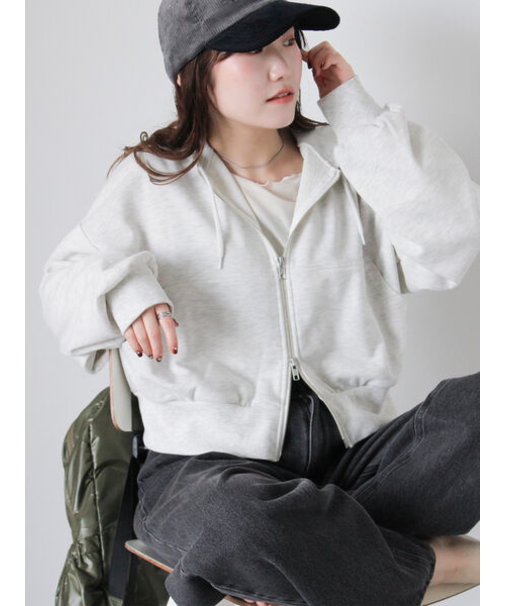 ショート丈ジップパーカー