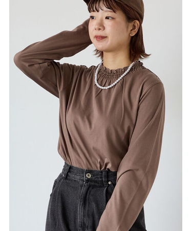 シャーリング襟カットソー