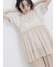 ベージュ