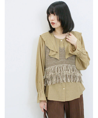 ラッフルカラーブラウス