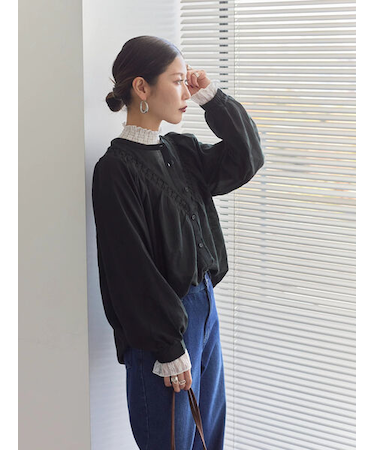 切替タックブラウス