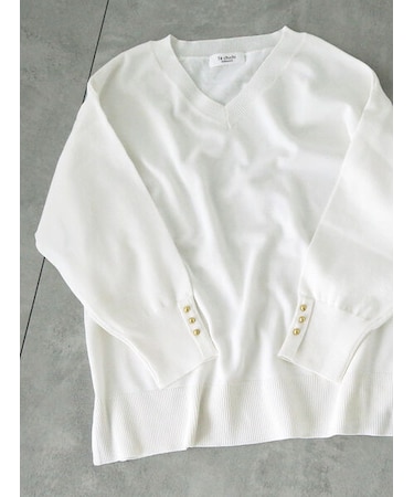 袖ボタンVネックプルオーバーニット