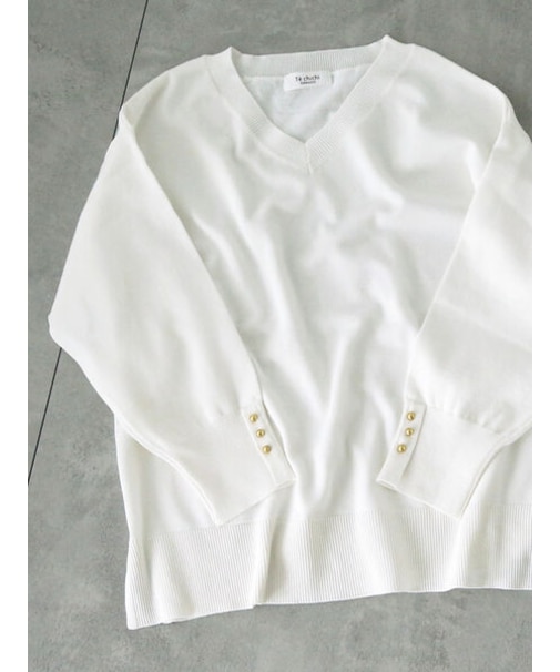 袖ボタンVネックプルオーバーニット