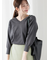 袖ボタンVネックプルオーバーニット