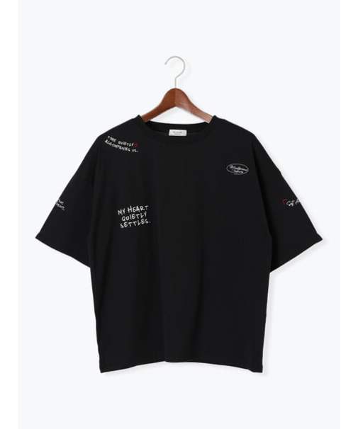 ランダム刺繍ロゴTシャツ