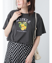フルーツモチーフ柄Tシャツ