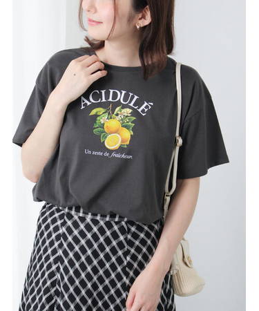 フルーツモチーフ柄Tシャツ
